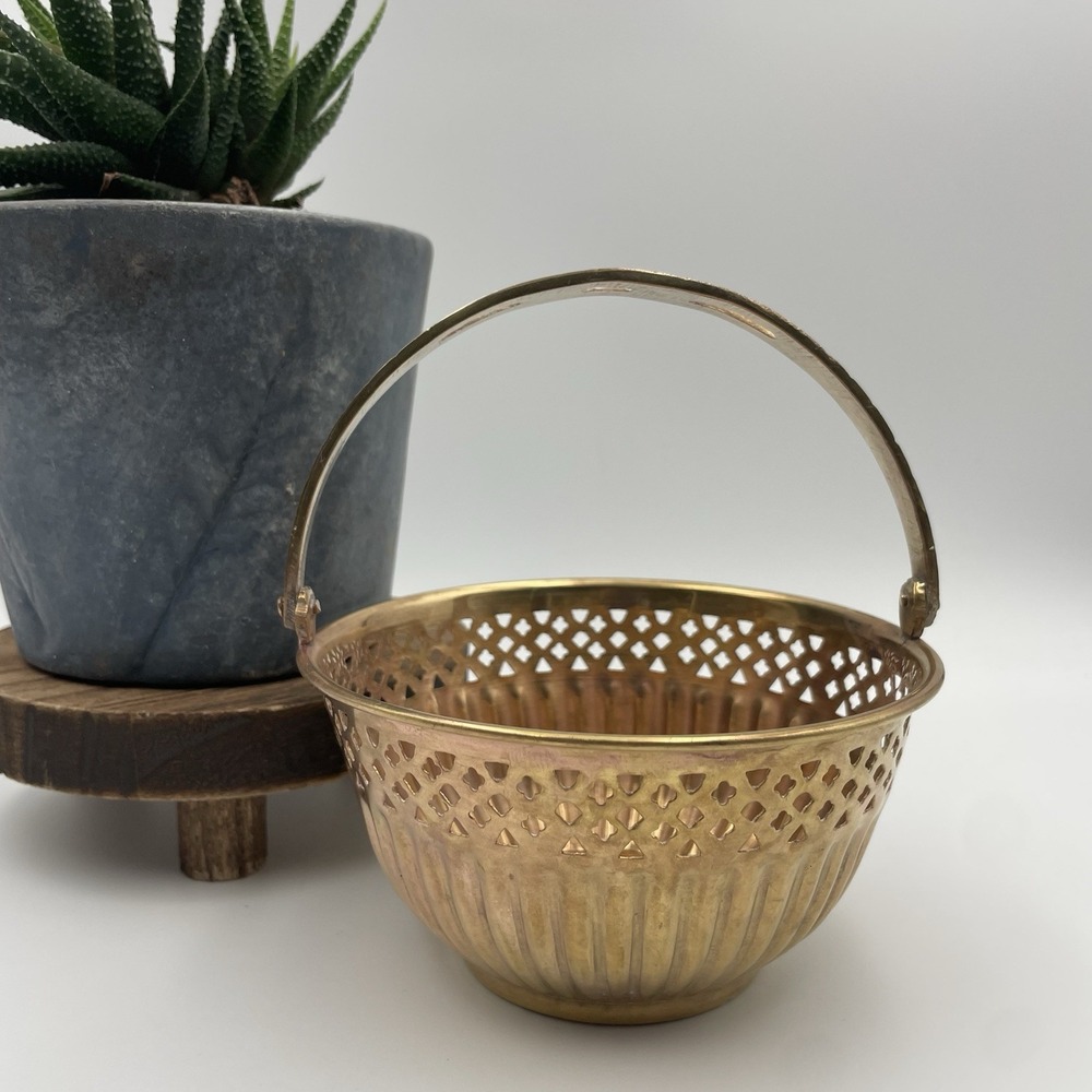 Vintage Cottagecore Brass Basket With Moveable Handle‎ Round With Cut Out Design
